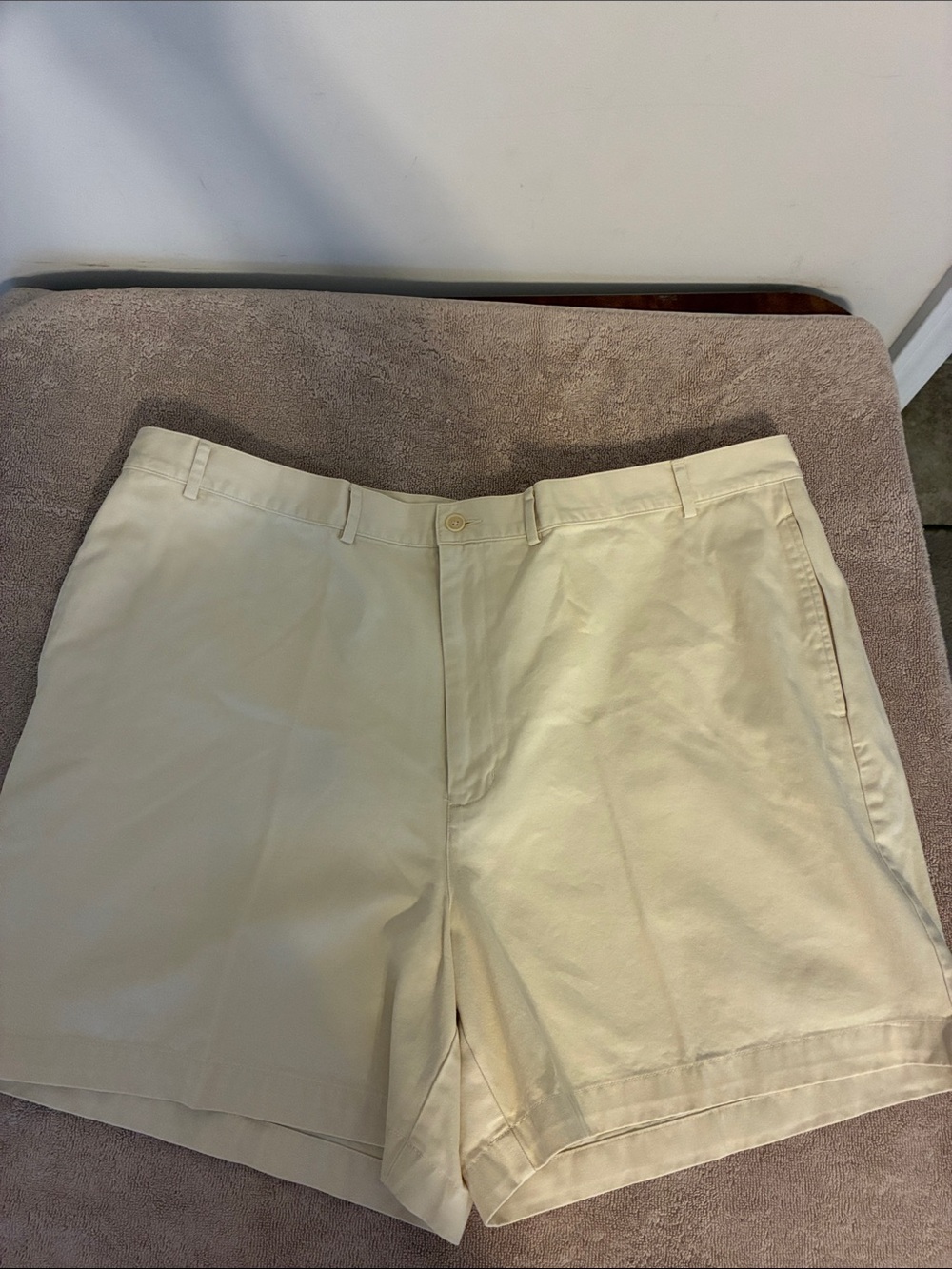 Lands' End size 46 Men's‎ Light Khaki Flat-Front Cotton Shorts